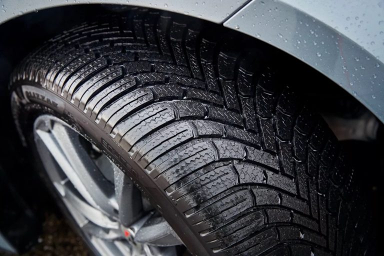 Nová zimní pneumatika Bridgestone Blizzak 6: Výkonná zimní pneumatika na mokru slibuje o 30 % delší životnost